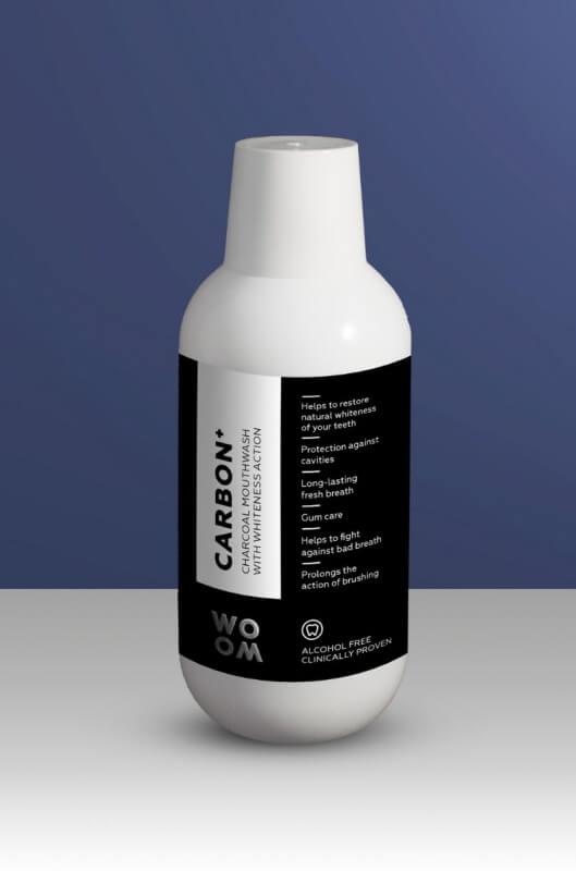 WOOM CARBON+ - odświeżający płyn do płukania jamy ustnej z węglem aktywnym